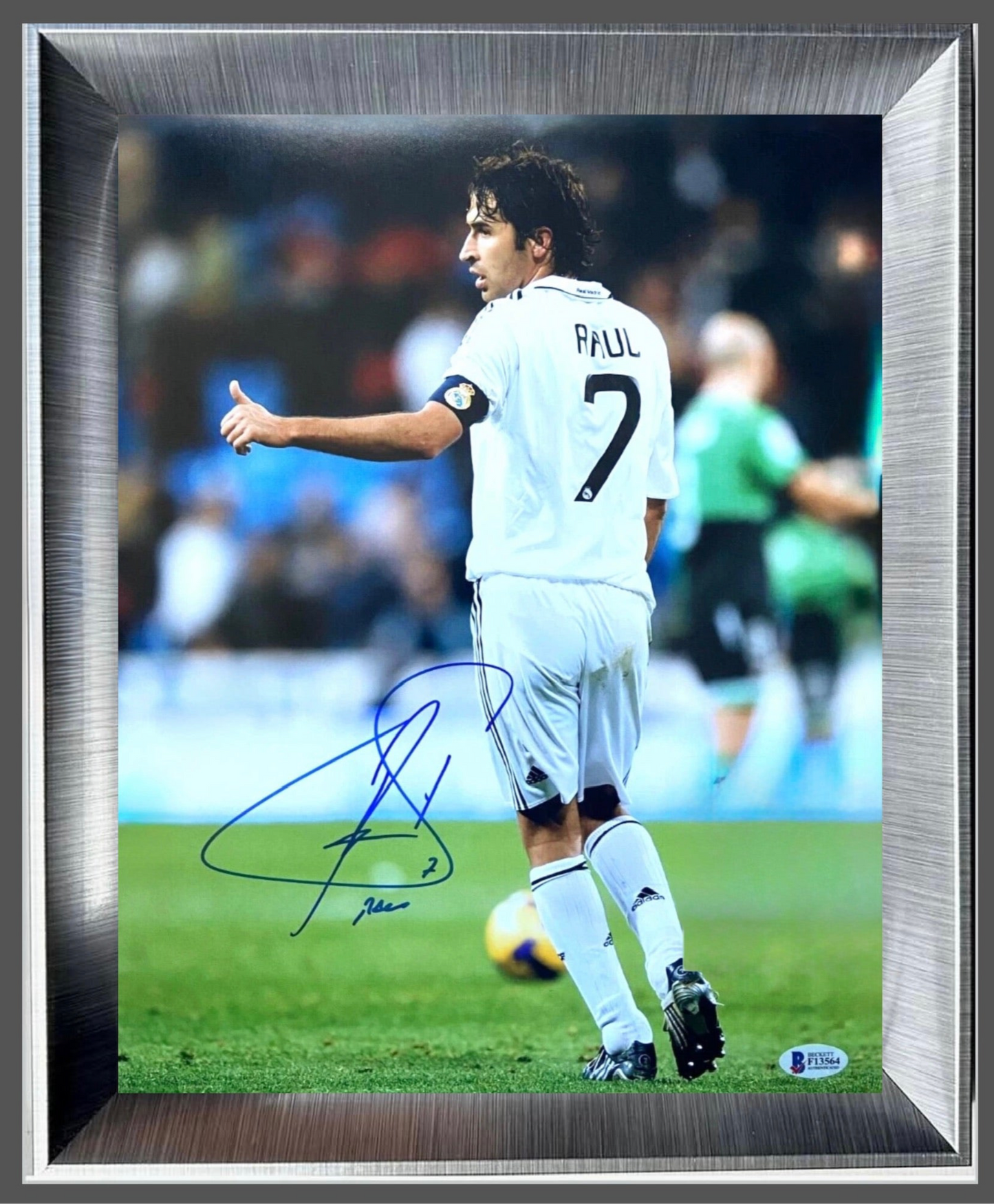 Fotografía 8x10 firmada por Raúl González Blanco