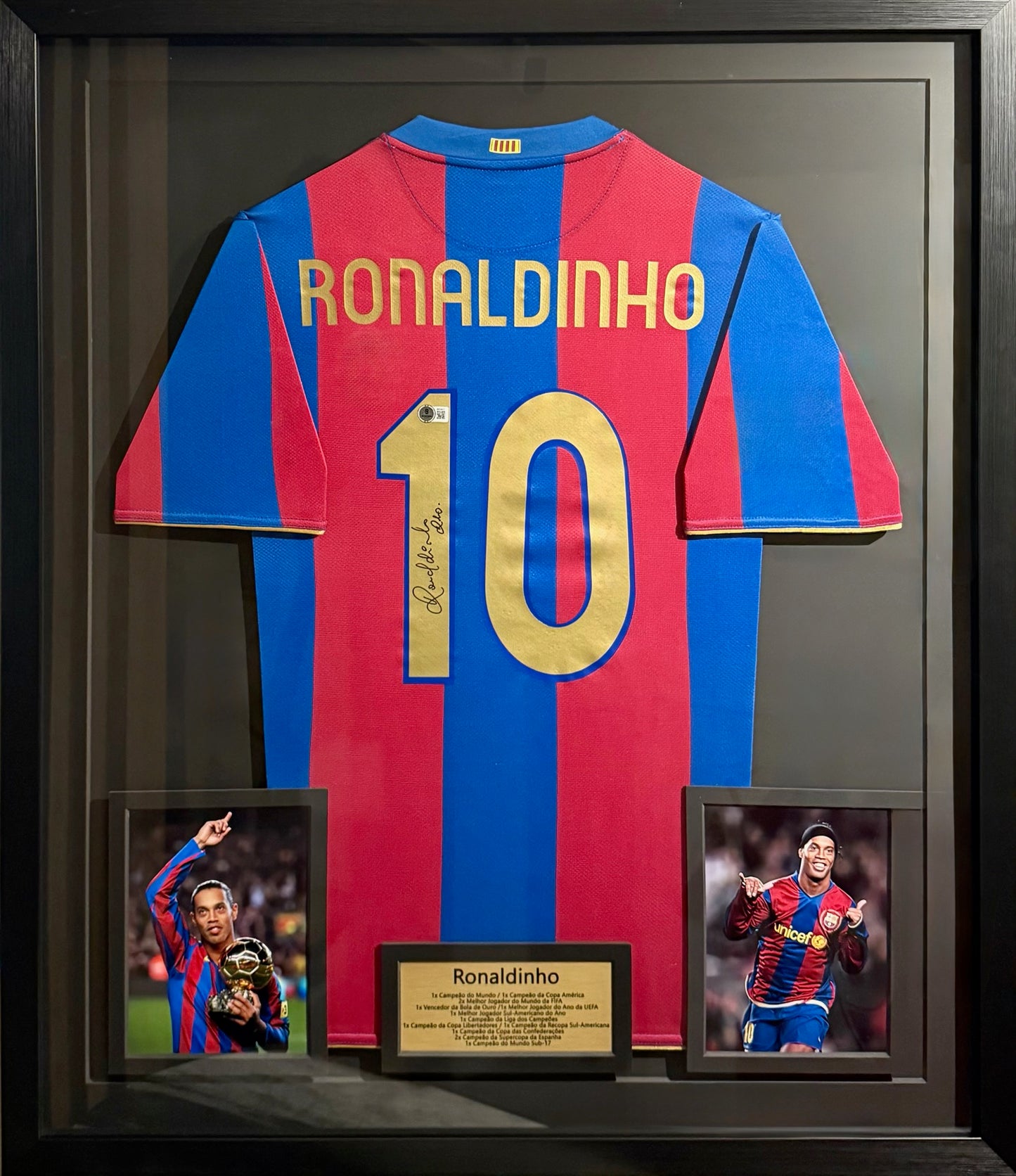 Camisola autografiada por Ronaldinho