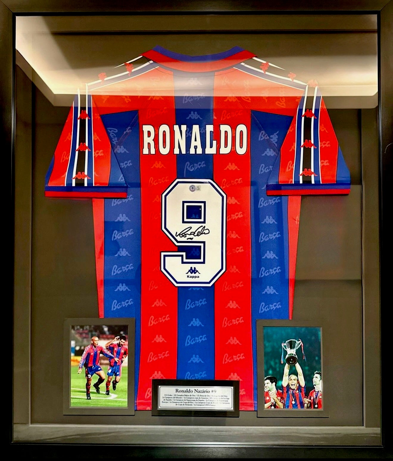 Camisola autografiada por Ronaldo Luís Nazário de Lima