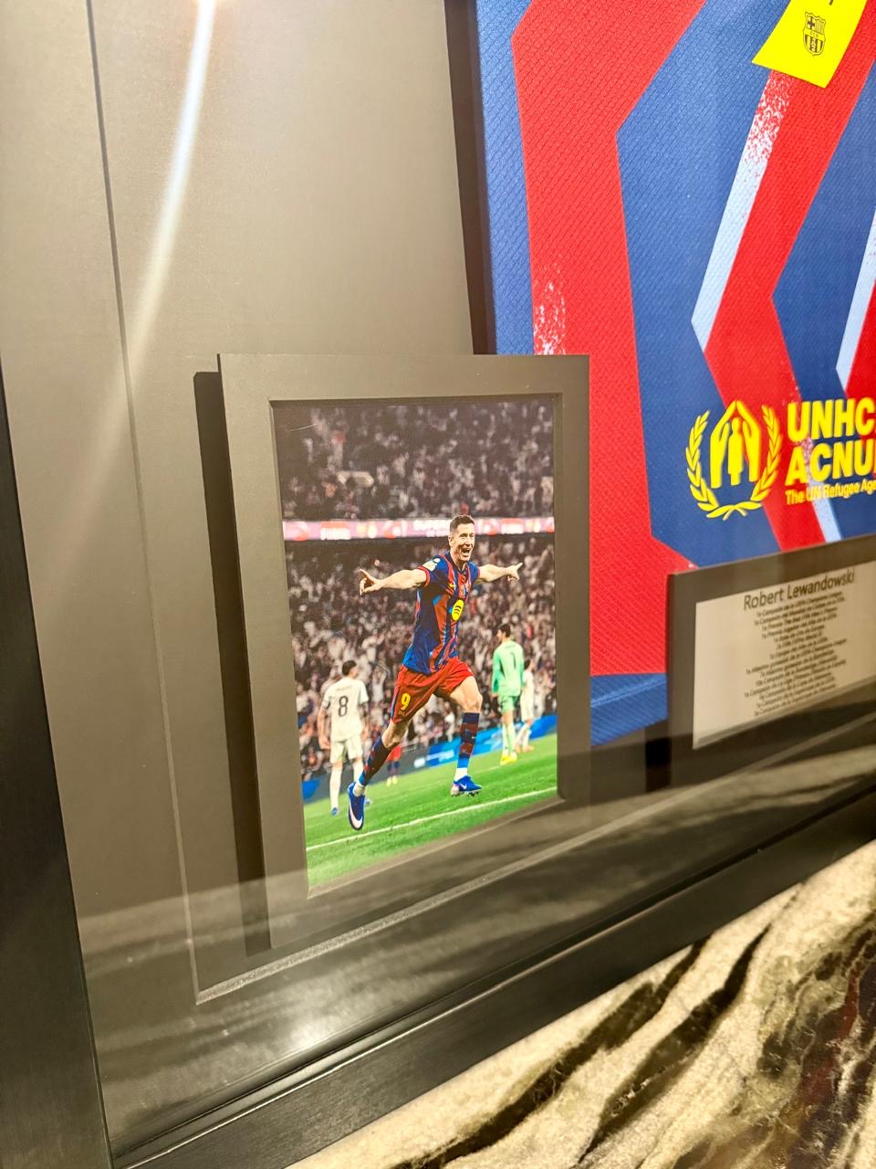 Camisola autografiada por Robert Lewandowski