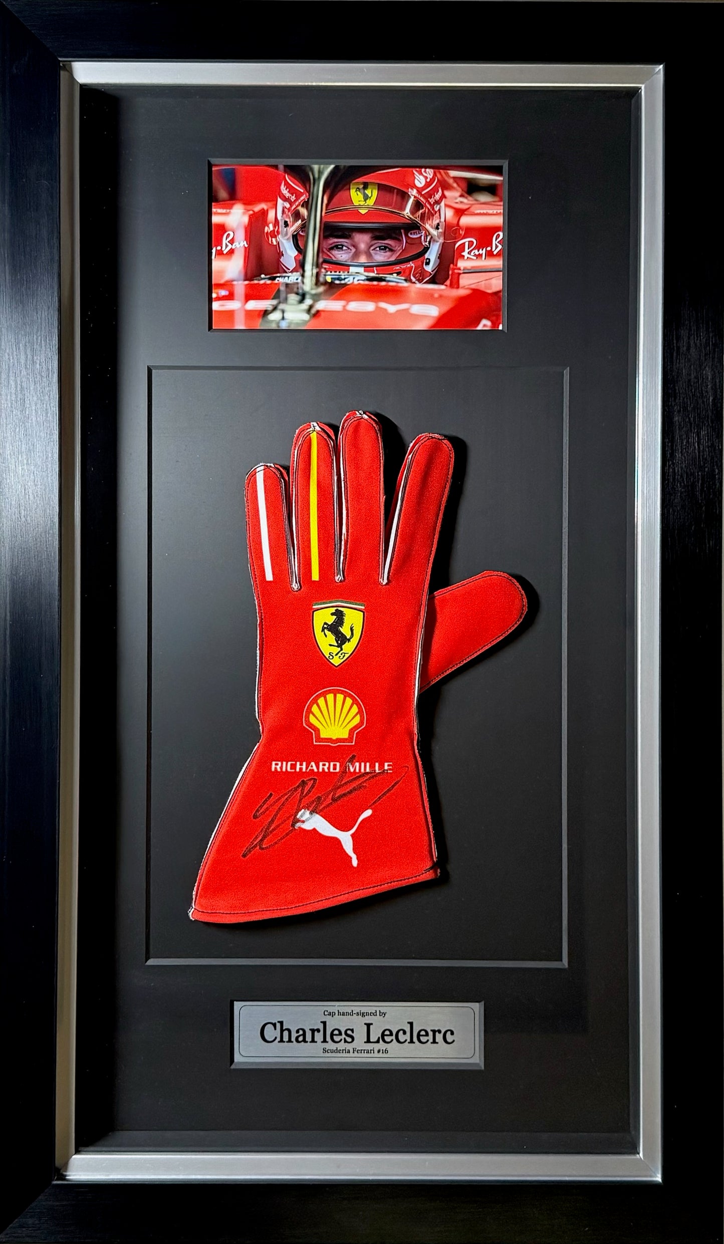 Guante autografiado por Charles Leclerc