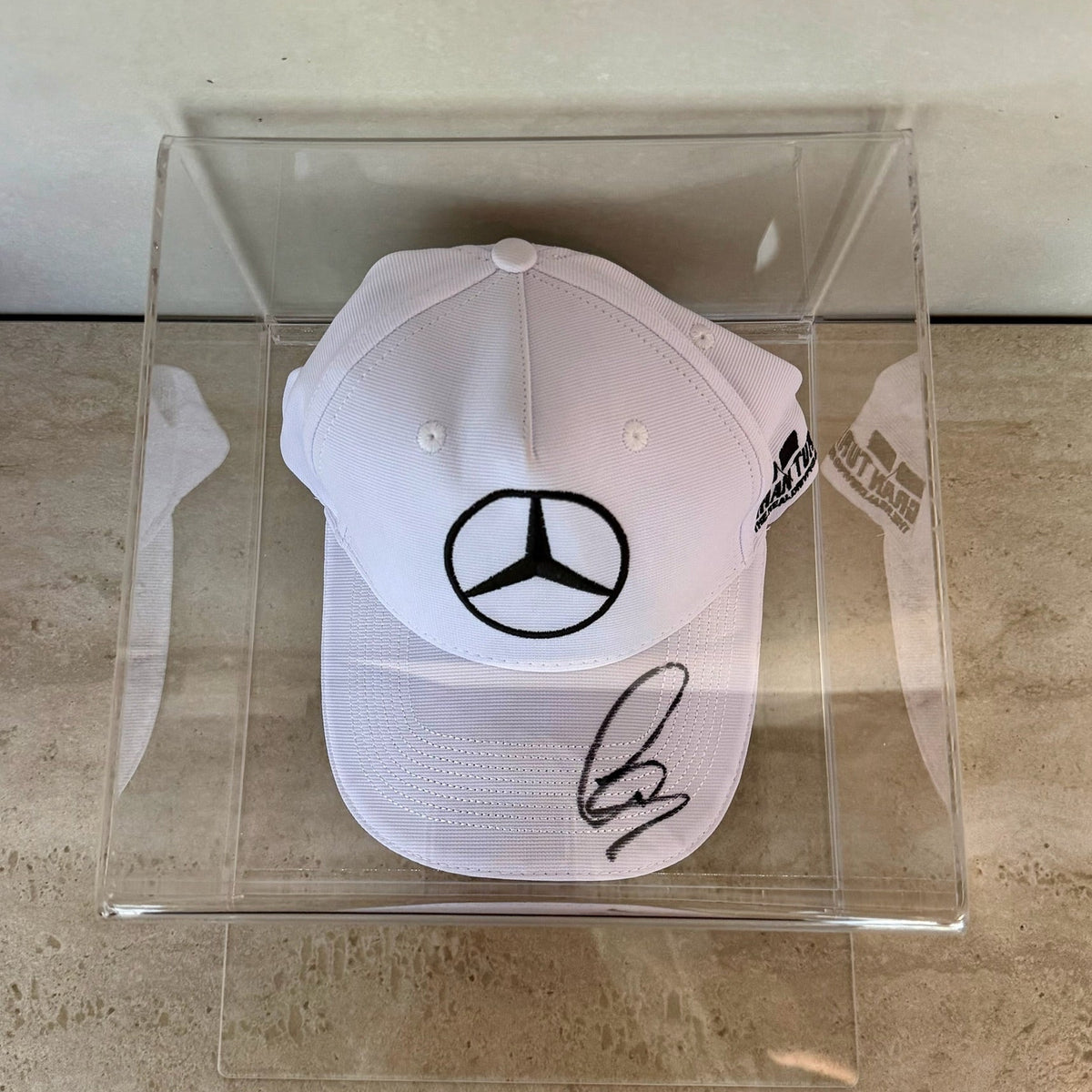 Lewis Hamilton - Gorra de F1 Autografiada Mercedez