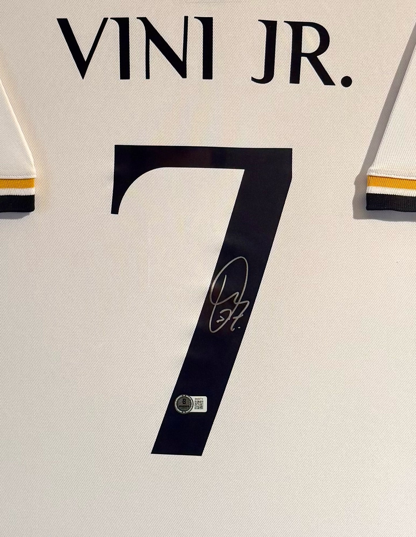 Camisola autografiada por Vinicius Jr.