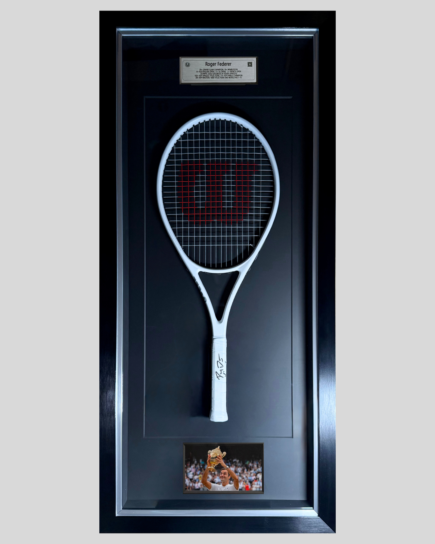 Raqueta Wilson firmada por Roger Federer