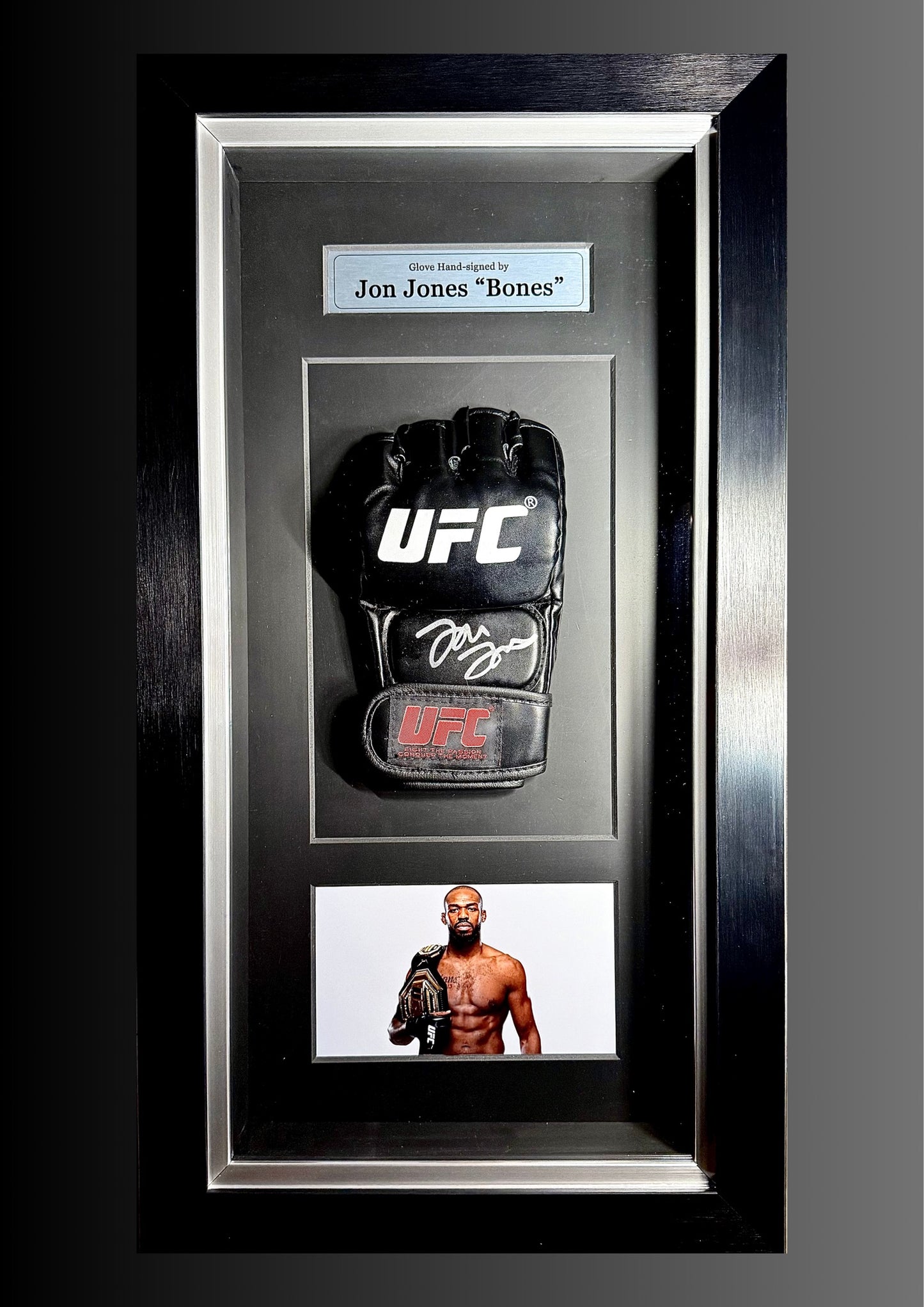 Guante firmado a mano por Jon "Bones"