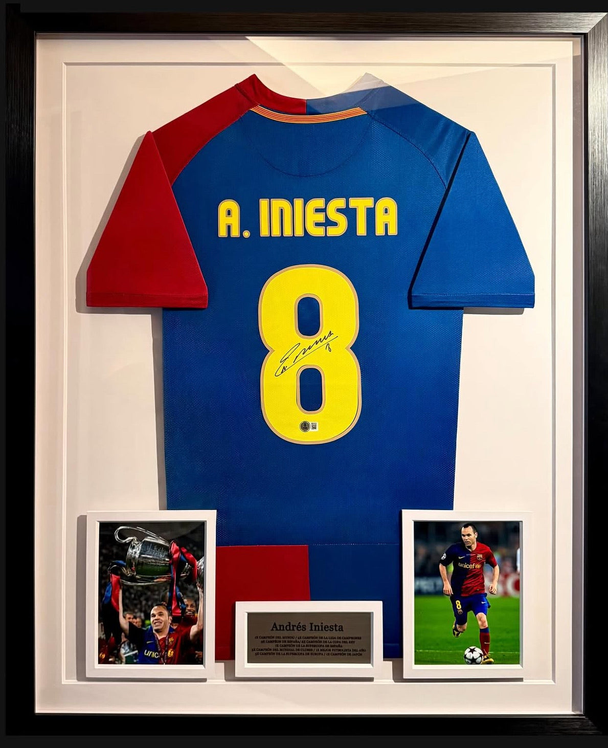 Camisola autografiada por Andrés Iniesta Luján