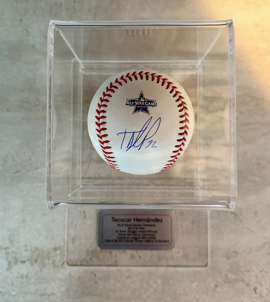 Pelota autografiada por Teoscar José Hernández
