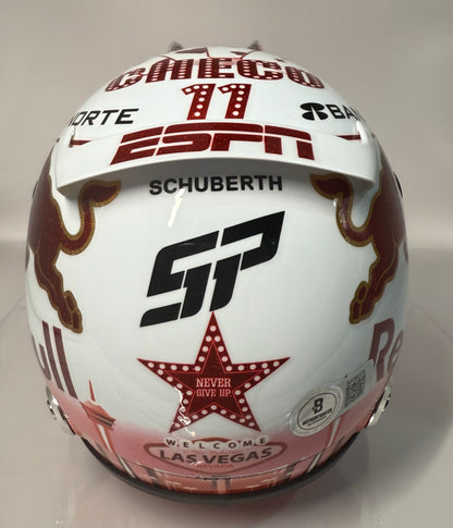 Casco autografiado por Checo Pérez