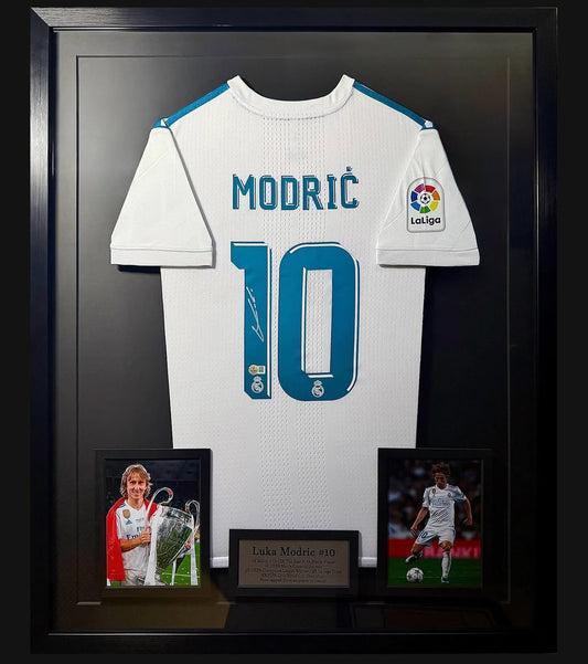 Camisola autografiada por Luka Modrić