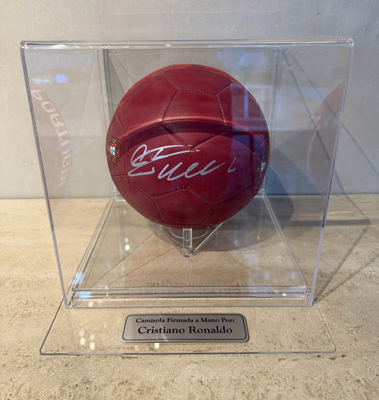 Balón autografiado por Cristiano Ronaldo dos Santos Aveiro