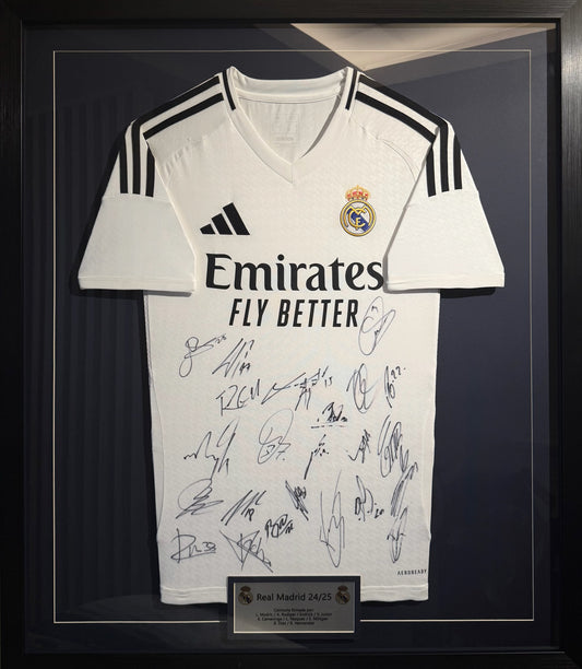 Camisola autografiada del Real Madrid (Equipo Completo)