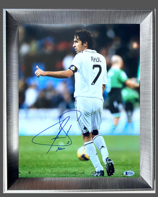 Foto 8x10 autografiada por Raúl González Blanco