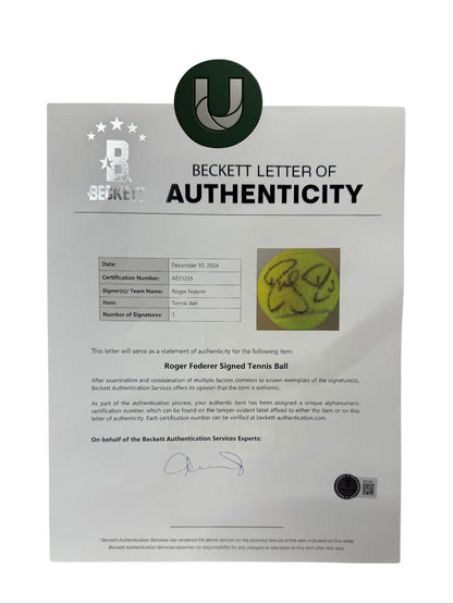 Pelota firmada por Roger Federer