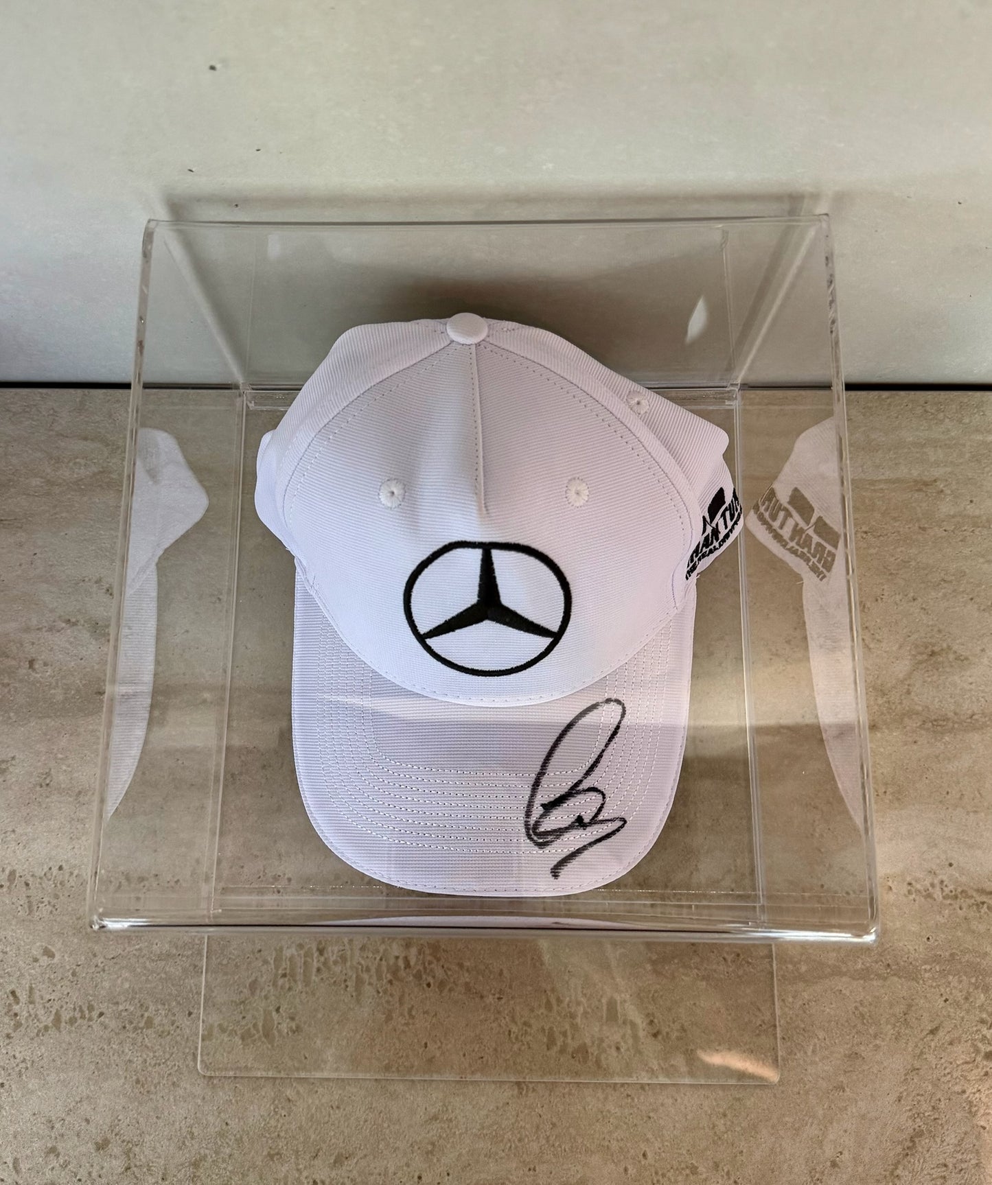 Gorra de Fórmula 1 autografiada por Lewis Carl Davidson Hamilton