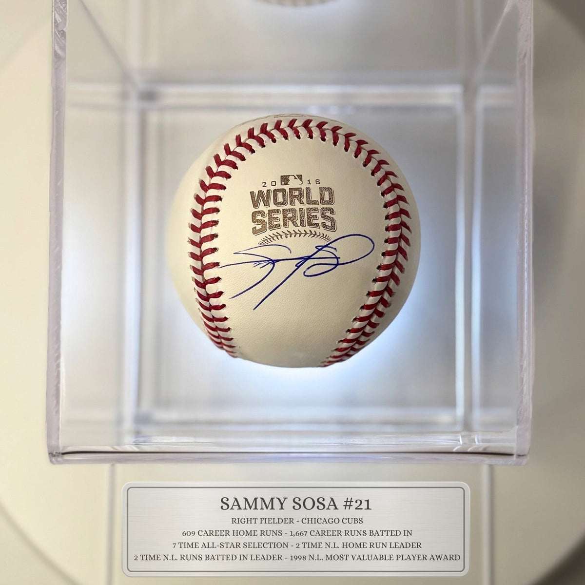 Pelota autografiada por Sammy Sosa – Unbox Collectibles