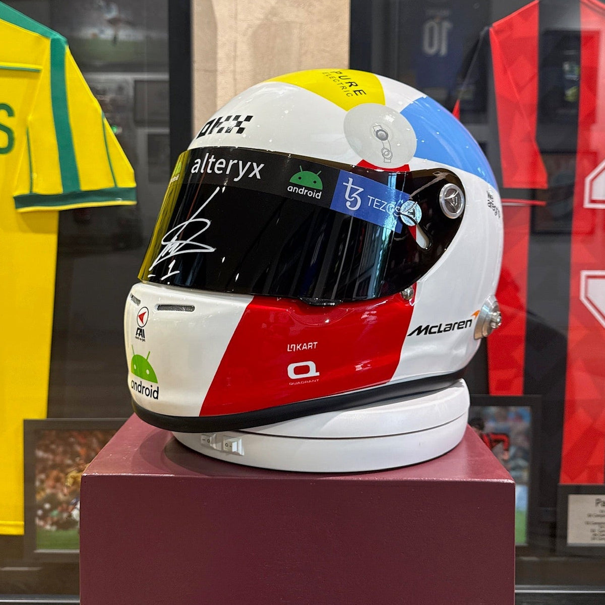 Lando Norris - Casco Tamaño Real Autografiado McLaren