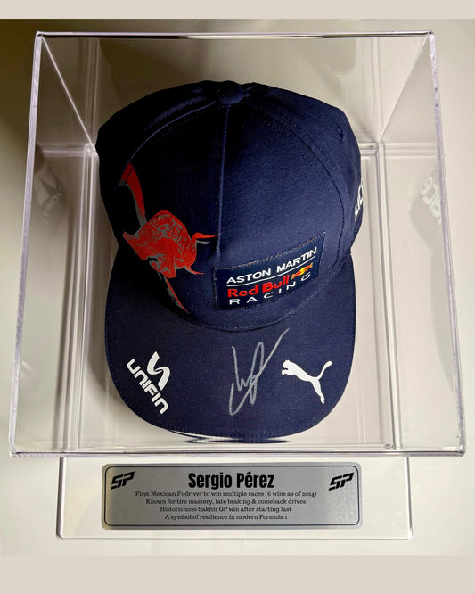 Gorra autografiada por Checo Pérez