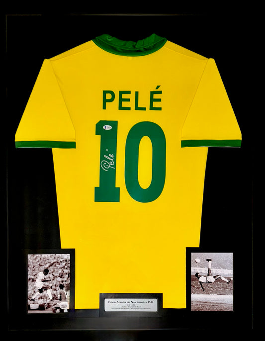 Camisola autografiada por Edson Arantes do Nascimento (Pelé)
