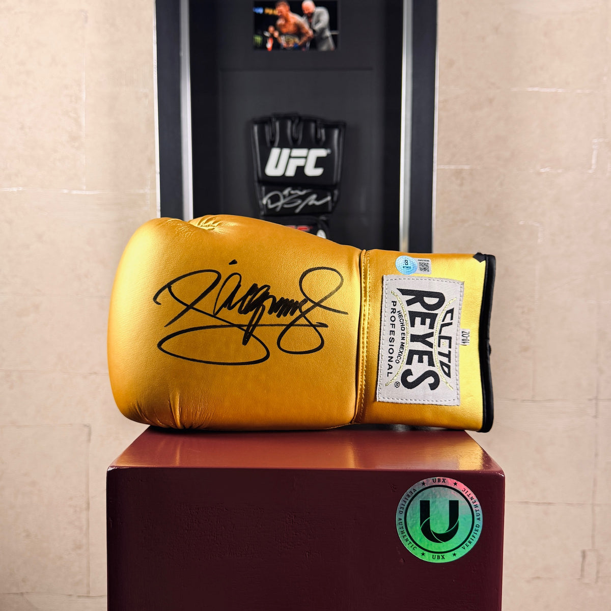 Manny Pacquiao - Guante Autografiado Dorado