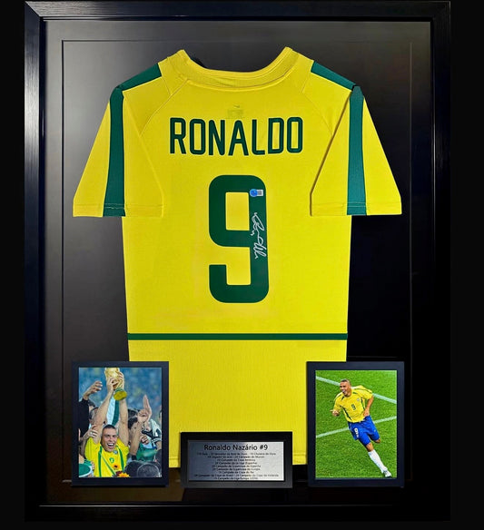 Camisola autografiada por Ronaldo Luís Nazário de Lima