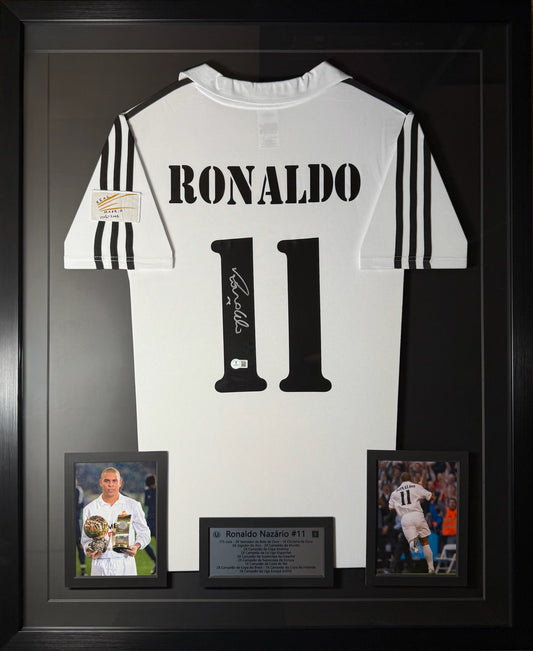 Camisola autografiada por Ronaldo Luís Nazário de Lima