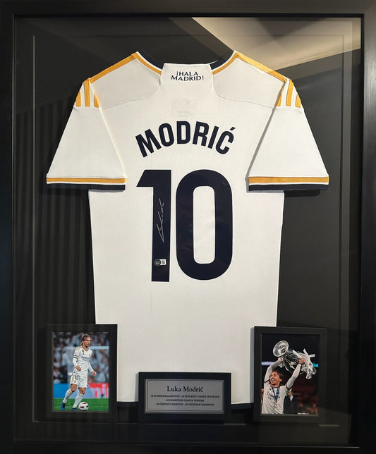 Camisola firmada por Luka Modrić