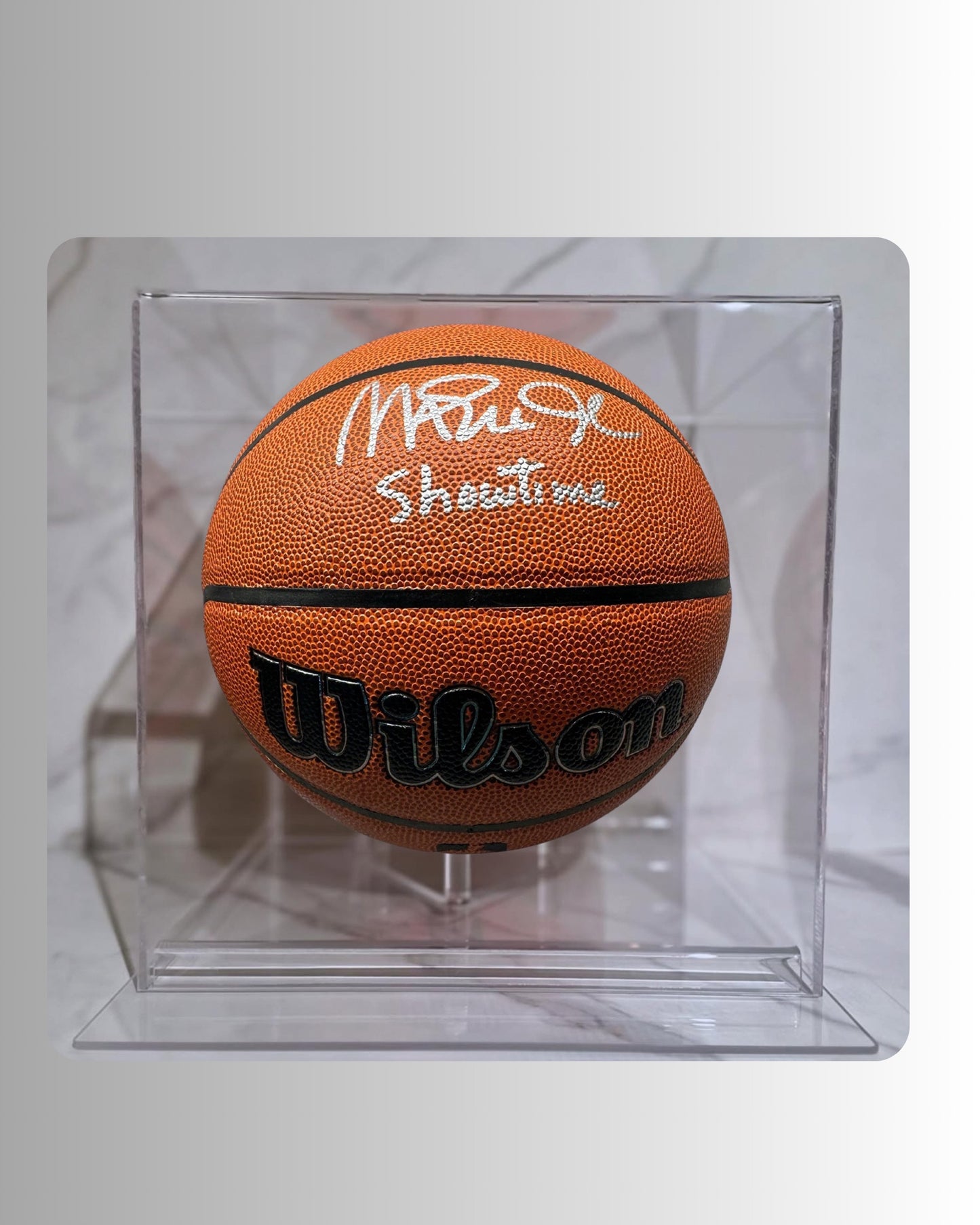 Pelota NBA autografiada e inscrita por Earvin “Magic” Johnson Jr.