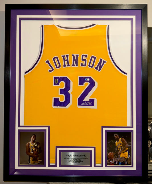 Jersey autografiado por Magic Johnson