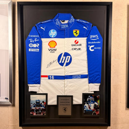 Charles Leclerc - Traje Autografiado Ferrari