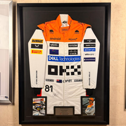 Oscar Piastri - Traje Autografiado McLaren