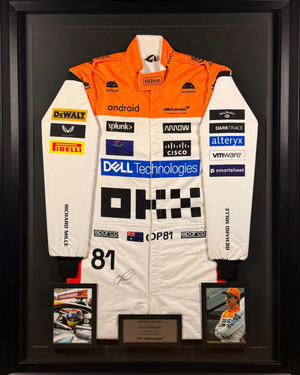 Oscar Piastri - Traje Autografiado McLaren