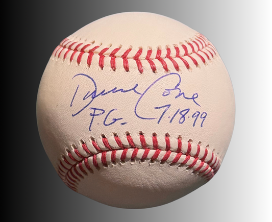 Pelota firmada e inscrita por David Cone
