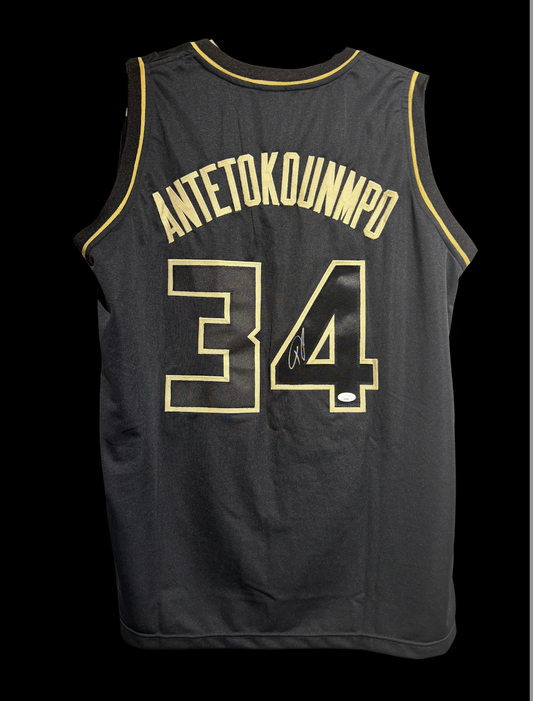 Jersey firmada por Giannis Antetokounmpo