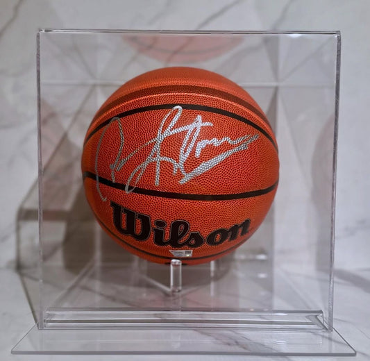 Pelota autografiada por Dennis Rodman
