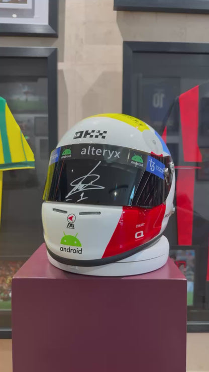 Lando Norris - Casco Tamaño Real Autografiado McLaren